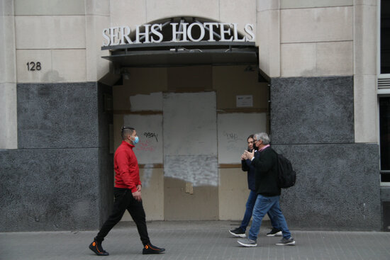 A boarded up hotel in Barcelona, February 2021 (by Ivette Lehmann and Joan Tomàs)